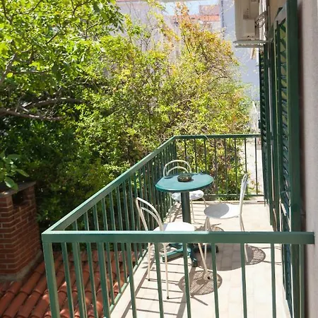 Sobe Zlata 3* マカルスカ